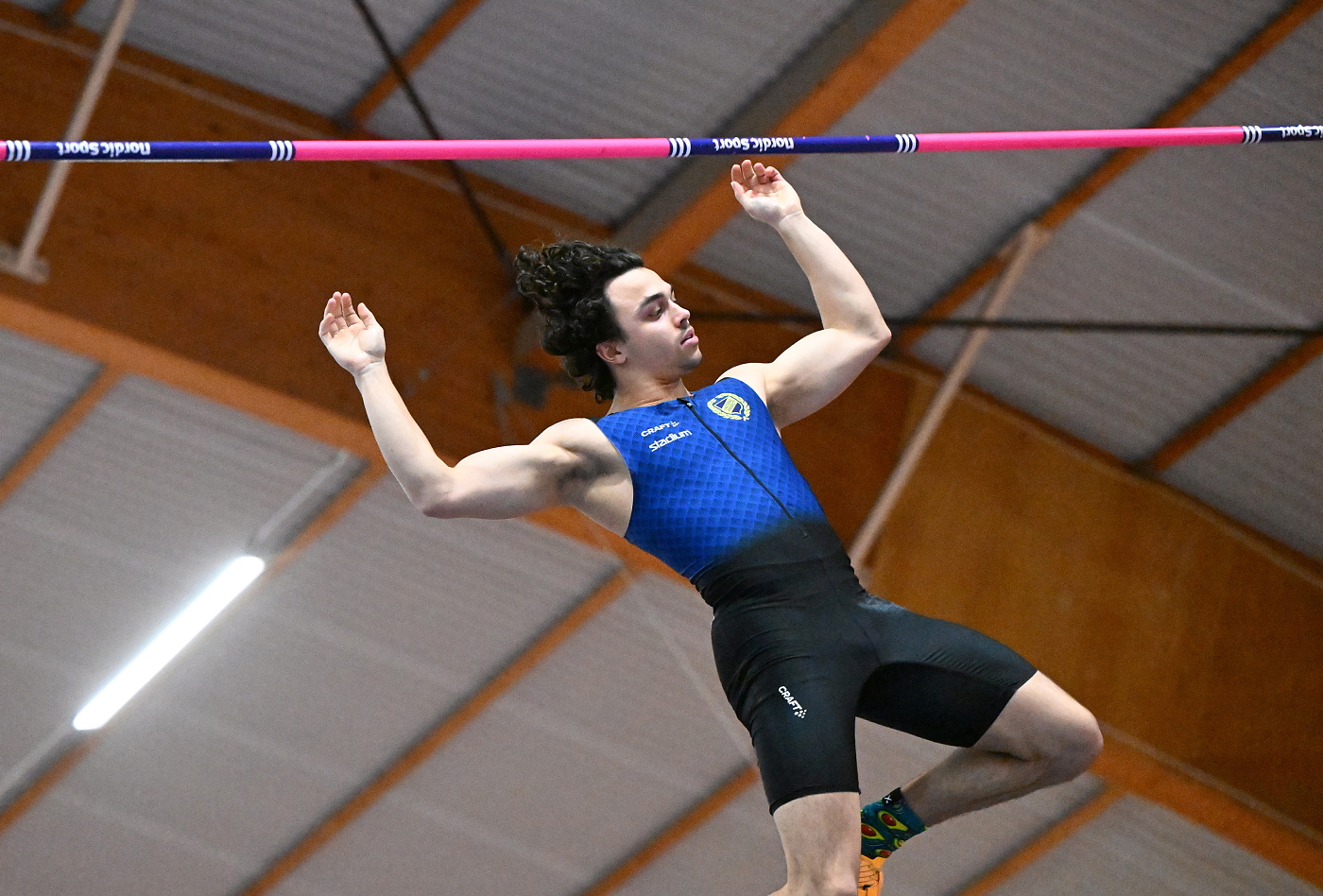 Viktor Rahm, går in i tävlingen med 3e bästa SB med sitt PB 5.42 foto: DECA Text och bild